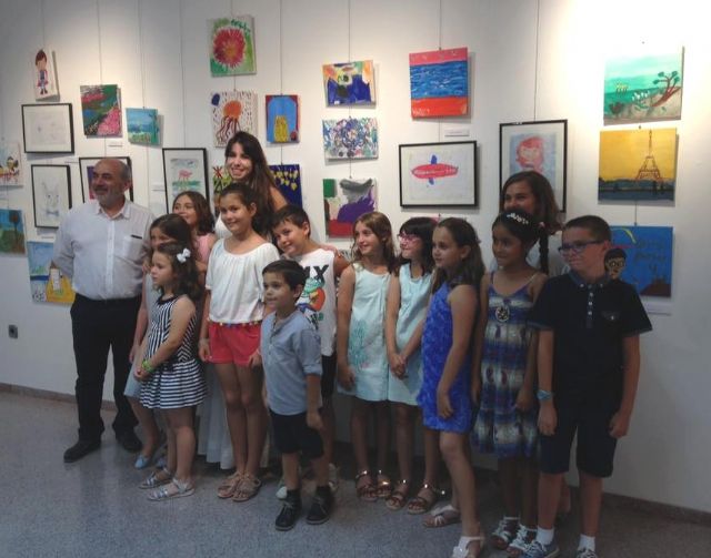 Los alumnos del taller municipal de dibujo, pintura y escultura, muestran sus obras