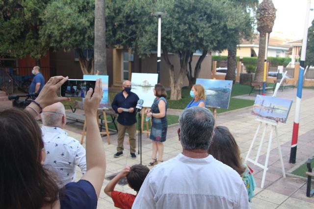 Los alumnos del taller municipal de arte muestran sus obras en la exposición 'Nada sobrevive al arte'