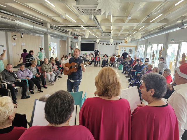 Jornada de intercambio y convivencia entre Aidemar y el centro de día de mayores de San Pedro del Pinatar