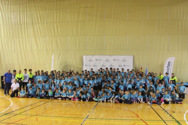 Más de 400 niños practican deporte en las instalaciones municipales