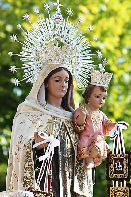 Irene Pérez y Encarnación Soto, ganadoras del concurso de fotografía de la Virgen del Carmen