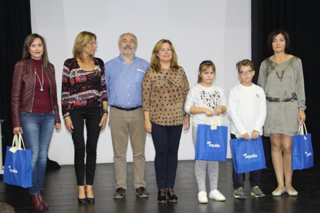 Dos niños pinatarenses, finalistas del Concurso de dibujo infantil de Aqualia