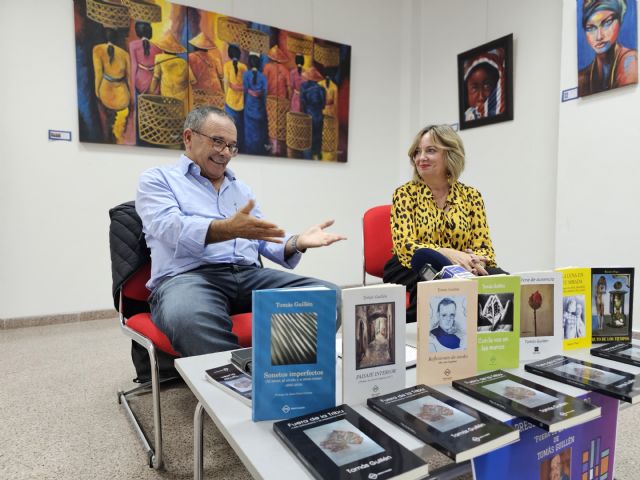 El poeta, profesor y militar, Tomás Guillén, presenta su último libro en San Pedro del Pinatar