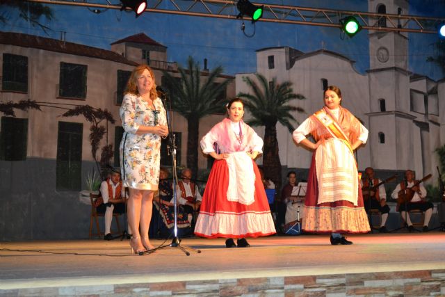 La peña El Caldero clausuró su XIII Festival de Folklore en el parque de La Aduana