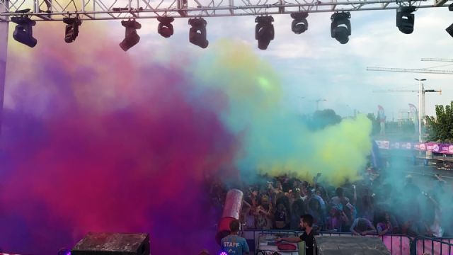 Más de 1.000 jóvenes disfrutan en San  Pedro del Pinatar de Holi Day Party