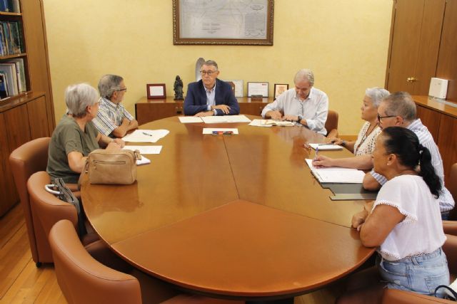 El presidente de la CHS mantiene un encuentro con la asociación de vecinos de El Mojón (San Pedro del Pinatar)