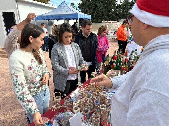 El Centro de Día de Aidemar celebra su Mercadillo Navideño Sostenible