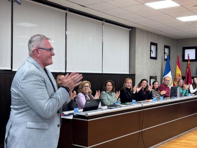 El Pleno aprueba por unanimidad conceder la Cruz al Mérito Profesional a Antonio Herrera