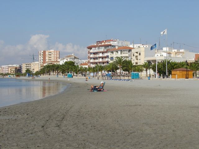 Tres banderas azules ondearán en las playas de San Pedro del Pinatar