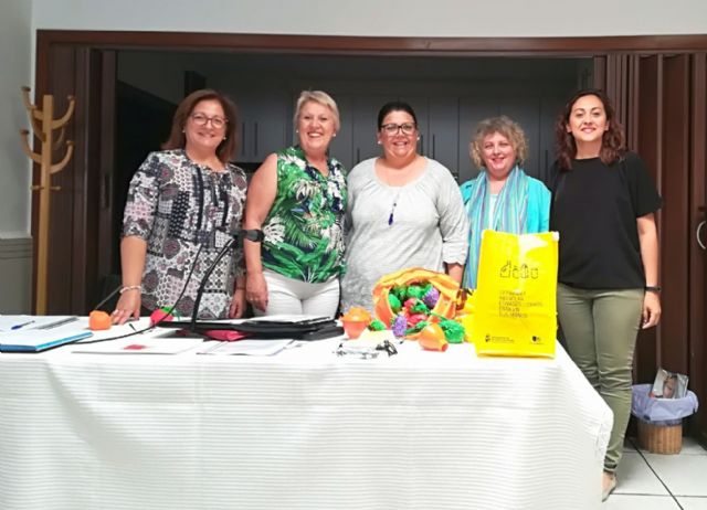 Medio Ambiente ofrece una charla sobre consumo responsable a la Asociación de Amas de Casa