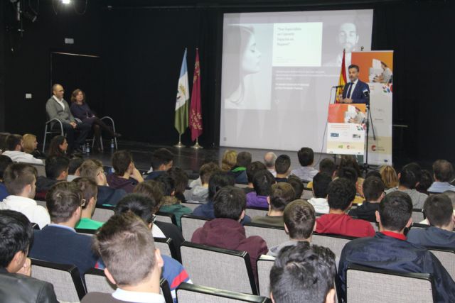 El IES Dos Mares celebra la Semana Europea de la Formación Profesional con talleres, charlas y mesas redondas