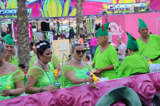 El desfile de carrozas pone el broche final a las fiestas en honor a San Pedro Apóstol 2025