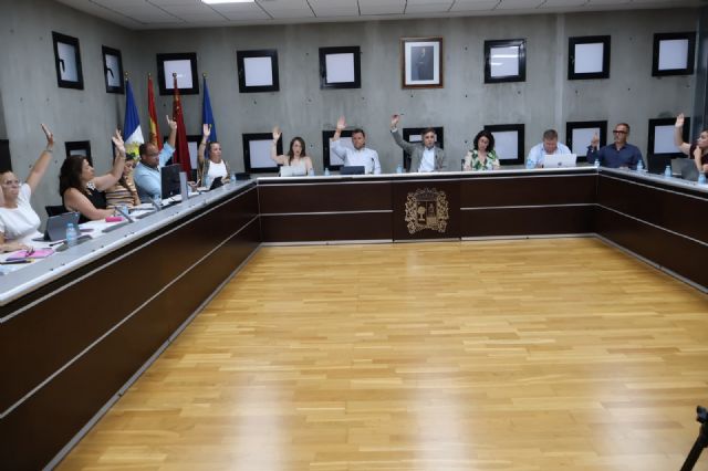 El Pleno de San Pedro del Pinatar actualiza la ordenanza de taxi y pide más medios frente al narcotráfico