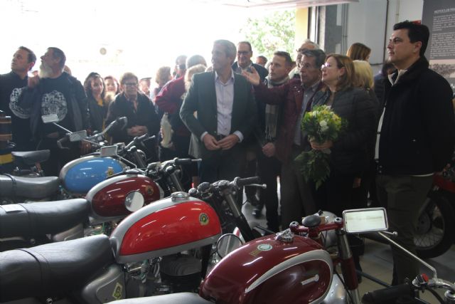 Emiliano Escudero muestra su colección de motos clásicas en una exposición permanente en San Pedro del Pinatar