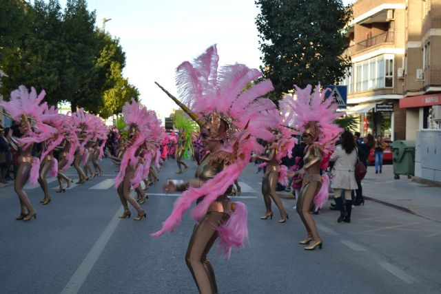 Las calles pinatarenses se contagian de la alegría de Don Carnal