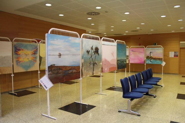 Agricultura acoge la exposición de alumnos de Bellas Artes de la UMU sobre las Salinas de San Pedro del Pinatar