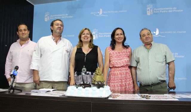 Una tarta gigante para celebrar la festividad de la Virgen del Carmen