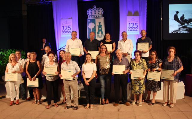 Sentido homenaje a los pescadores pinatarenses con motivo del 125 aniversario de la Romería de la Virgen del Carmen