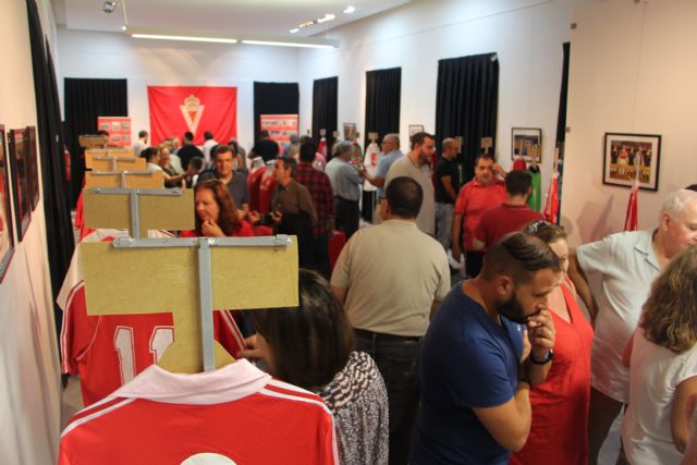 El Museo Municipal Barón de Benifayó acoge durante el mes de septiembre la exposición 'Camisetas históricas del Real Murcia'