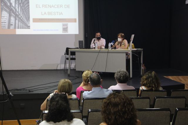 Alberto Fernández presenta su libro 'El renacer de la Bestia' en la Casa de Cultura