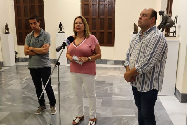 La exposición 'Capturando lo cotidiano' recupera la esencia del artista  murciano Antonio Campillo