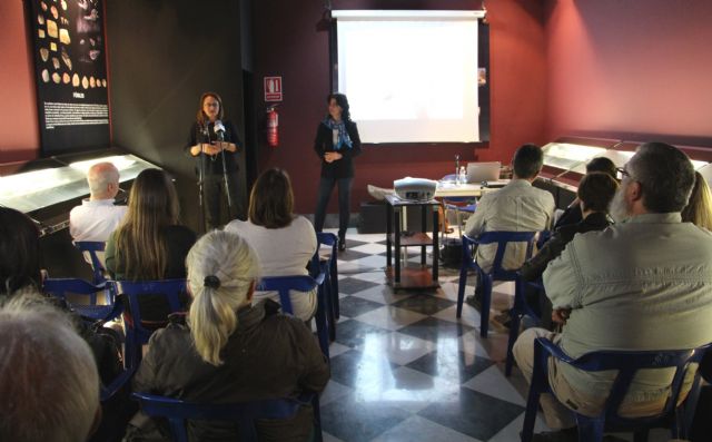 María López Mayol presenta en San Pedro, 'La mujer que aprende de los caballos'