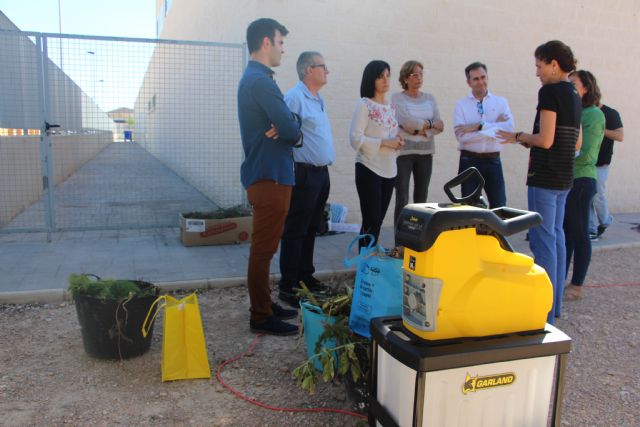 San Pedro del PinatarMedio Ambiente instala compostadores en huertos escolares y urbanos para convertir los residuos en abono natural