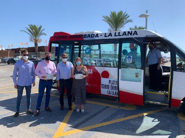 La Comunidad pone en marcha un servicio gratuito de autobús para acceder a las playas del Parque Regional Salinas y Arenales de San Pedro