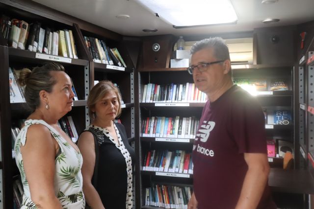 Lo Pagán recibe un verano más el servicio de bibliobús