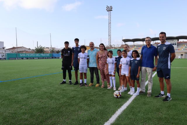 El Campo de Fútbol de Lo Pagán cuenta con un nuevo césped artificial más sostenible