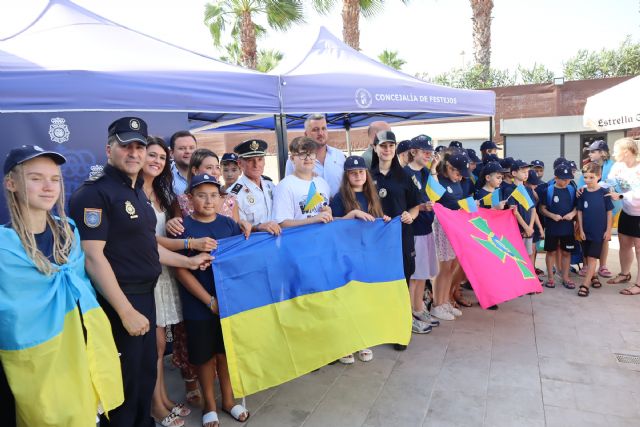 La Policía Nacional facilita que un grupo de niños ucranianos pasen sus vacaciones en San Pedro del Pinatar