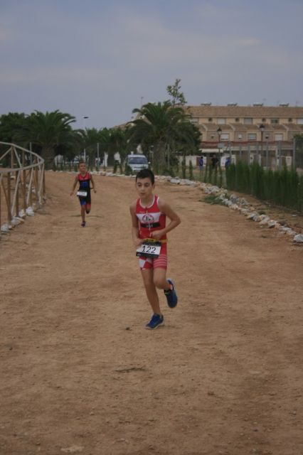 El triatlón popular de San Pedro del Pinatar celebra su primera edición con 180 participantes