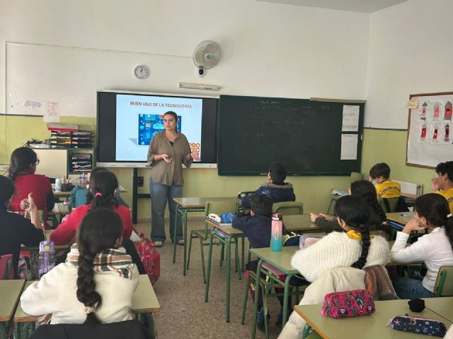 San Pedro del Pinatar impulsa un ciclo para familias sobre prevención de adicciones en menores junto a Proyecto Hombrer