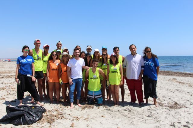 Los Campos de Trabajo desarrollan actividades medio ambientales en San Pedro del Pinatar