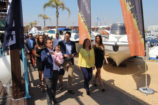 Más de 40 expositores muestran sus ofertas y servicios en la VII Feria Marina de Las Salinas