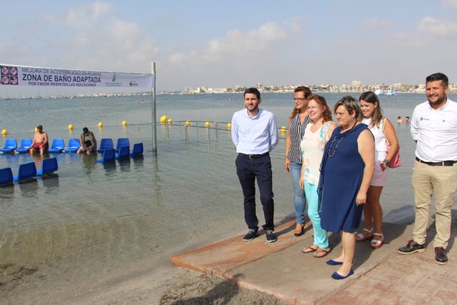 La playa de Villananitos habilita una zona de baño adaptada para personas con movilidad reducida