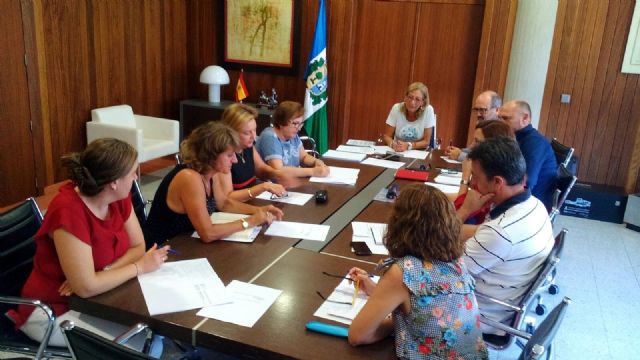 Educación, AMPAS y centros abordan el programa de actividades para el curso 2016-2017