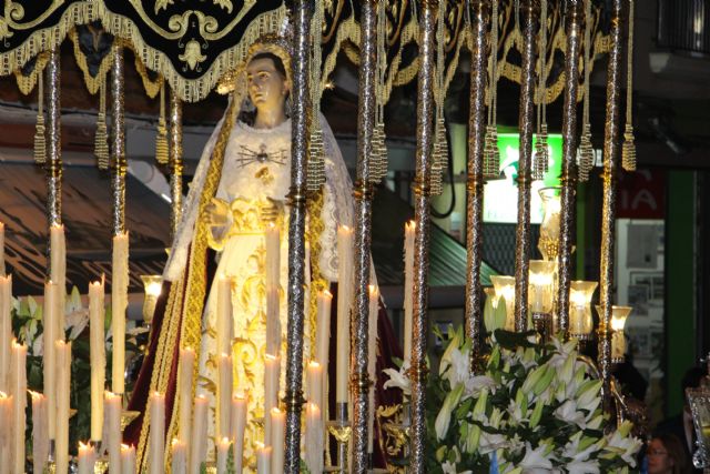 Emoción y fervor en el Encuentro de Jesús con su madre en la calle de la Amargura