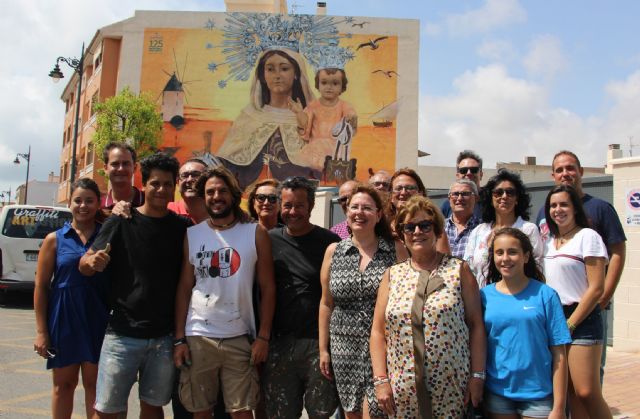 Un gran mural conmemora el 125 aniversario de la Romería de la Virgen del Carmen