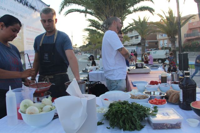 Julio Velandrino acerca la fruta y verdura de temporada en el primer showcooking de 'Paraíso Gastronómico'