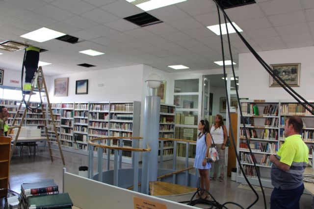 El Ayuntamiento reduce el consumo eléctrico con la instalación de LED en la biblioteca municipal