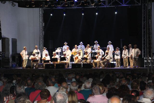 El grupo murciano Al Son del Malecón puso ritmo a la noche del viernes en Lo Pagán