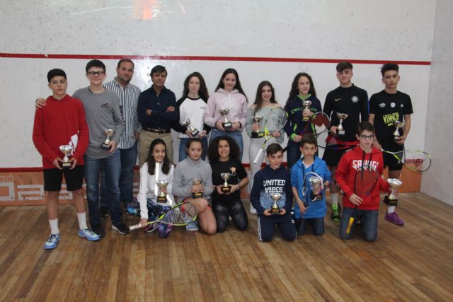 Adrián Gracia alcanza la tercera posición en el campeonato de España sub17 de squash