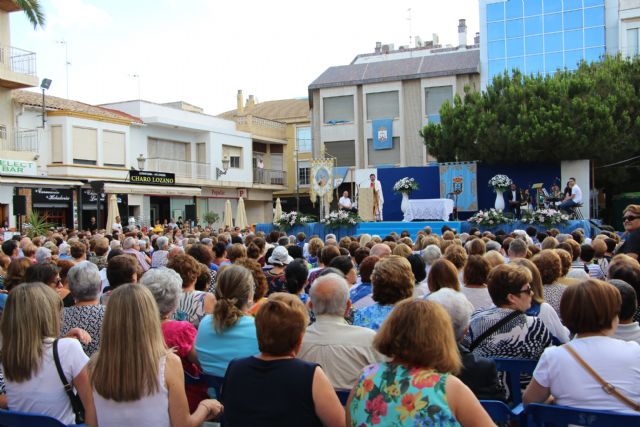 Miles de fieles honran a la 'Estrella de los mares'