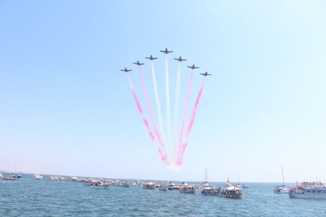 Miles de personas honran por tierra y mar a la Virgen del Carmen en San Pedro del Pinatar