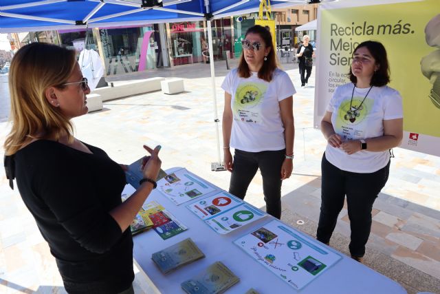 San Pedro del Pinatar informa sobre la importancia de reducir residuos en el Día Mundial del Reciclaje