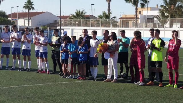 La Escuela Municipal de Fútbol Base rinde homenaje a Jesús Navarro