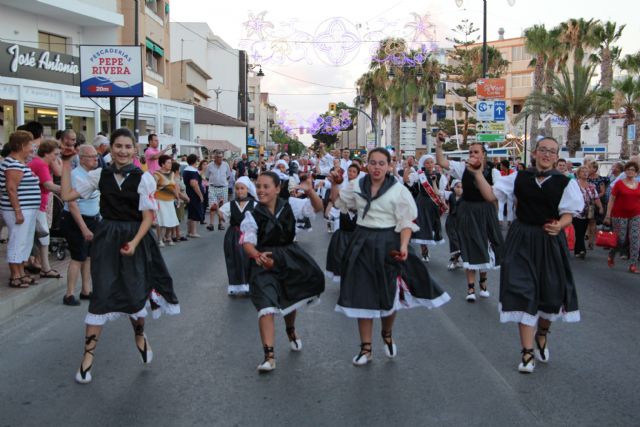 Vecinos de Lo Pagán honran a la Virgen del Camen con una ofrenda floral