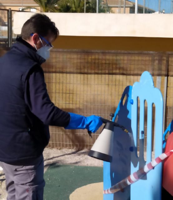 El Ayuntamiento refuerza la limpieza y desinfección de espacios públicos frente al Coronavirus