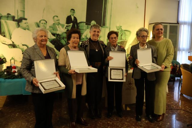 La Asociación de Amas de Casa y Usuarios Virgen de la Piedad inicia la Navidad con un emotivo acto de convivencia